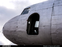 2018-04-11 au ? - Réparation préliminaire de la porte avant du DC-3 C-FDTD