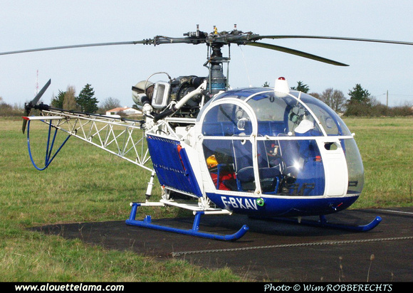 Pierre GILLARD: France - Private Helicopters - Hélicoptères privés &emdash; 005631