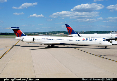 Pierre GILLARD: Delta Air Lines & Delta Connection &emdash; 2015-604124