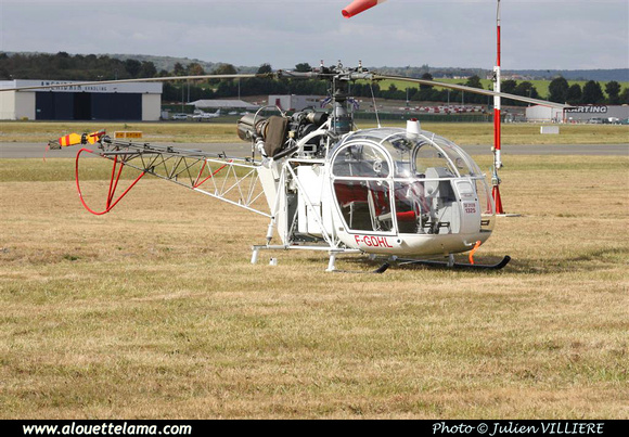 Pierre GILLARD: France - Private Helicopters - Hélicoptères privés &emdash; 003744
