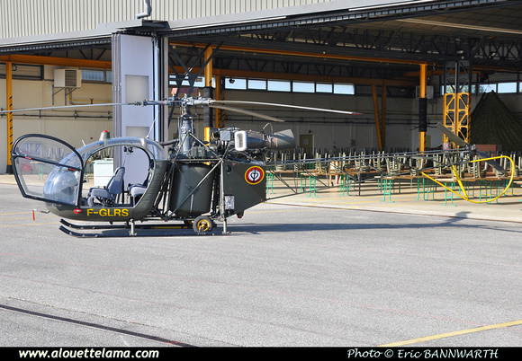Pierre GILLARD: France - Private Helicopters - Hélicoptères privés &emdash; 008530