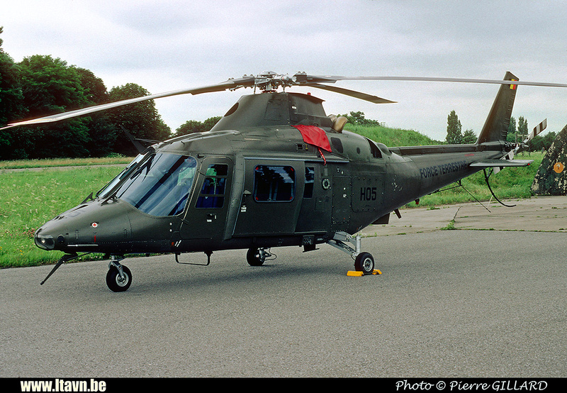 Pierre GILLARD: Aéronefs : Agusta A109BA &emdash; H05-020181