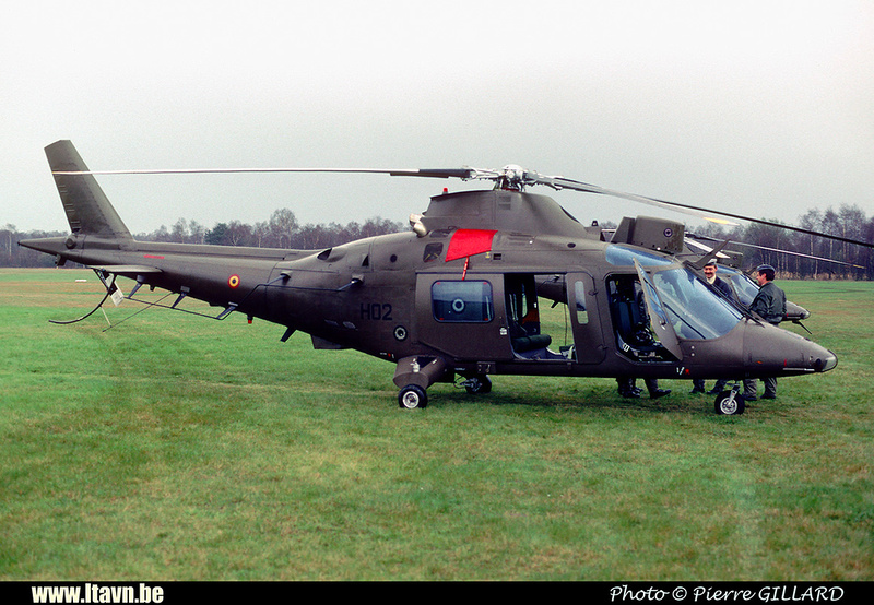 Pierre GILLARD: Aéronefs : Agusta A109BA &emdash; H02-020177