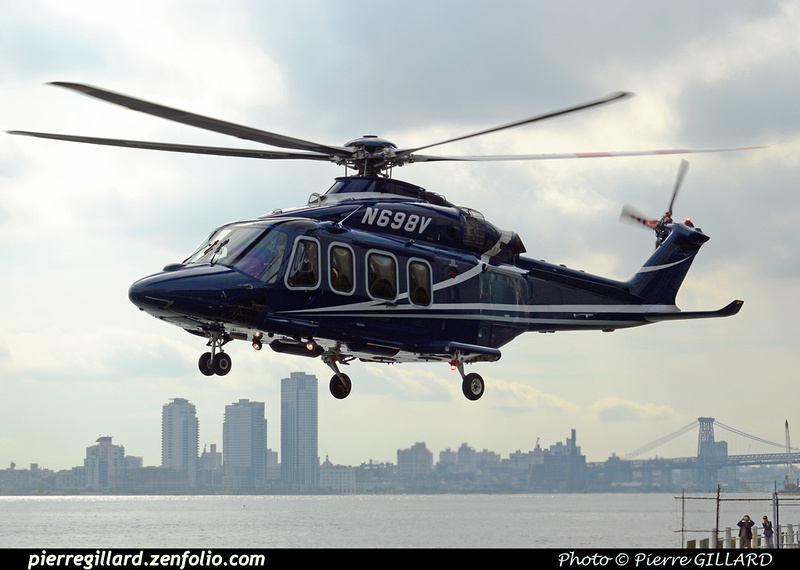 Pierre GILLARD: U.S.A. - Private Helicopters - Hélicoptères privés &emdash; 2015-508760