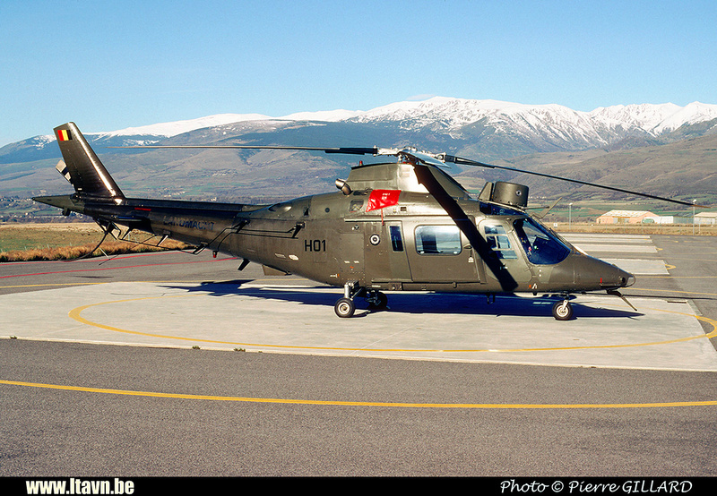 Pierre GILLARD: Aéronefs : Agusta A109BA &emdash; H01-020175