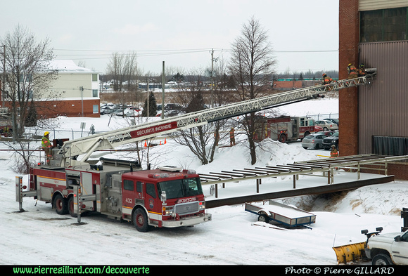 Intervention des pompiers à l'aciérie Maksteel - Saint-Hubert, QC - 16-12-2010