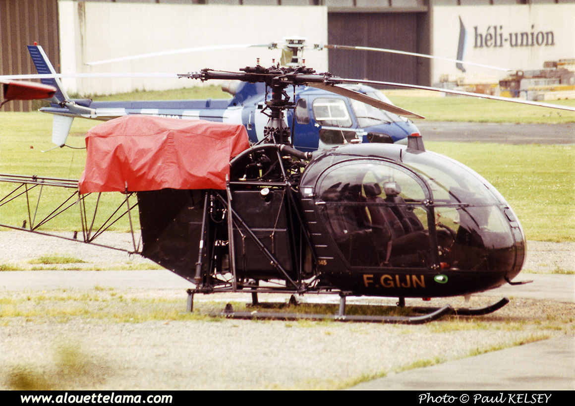 Pierre GILLARD: France - Private Helicopters - Hélicoptères privés &emdash; 010451